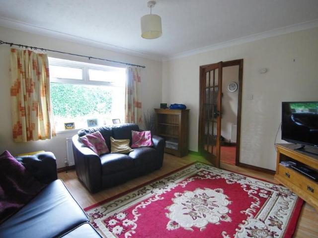 2 bedroom detached bungalow to rent