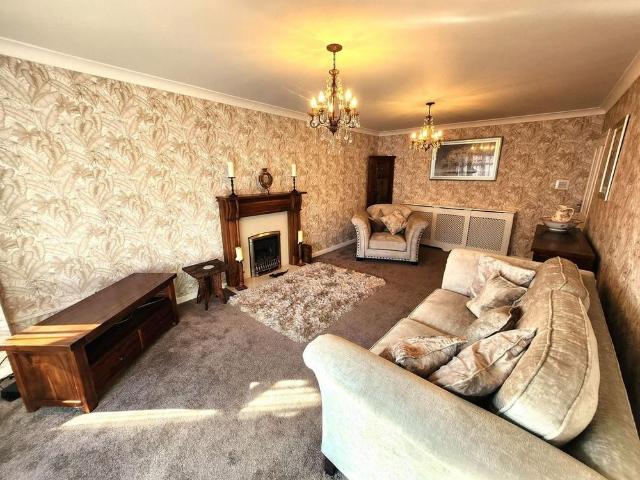 2 bedroom detached bungalow to rent