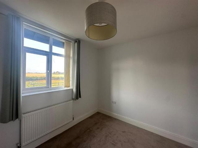 2 bedroom detached bungalow to rent