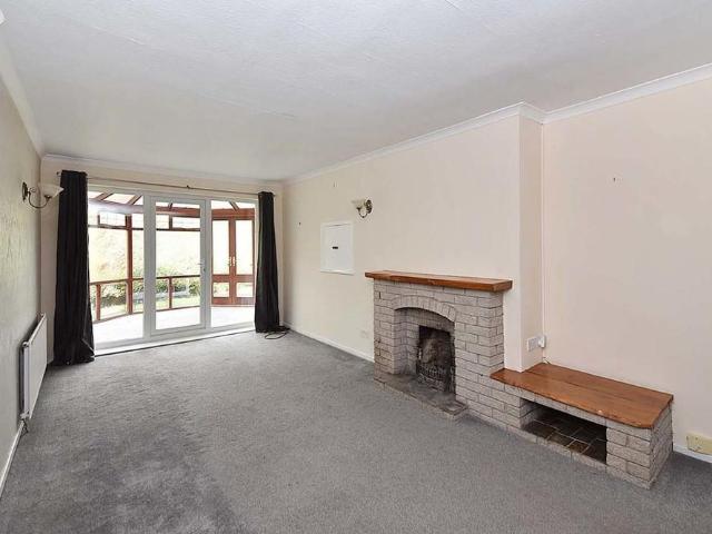 2 bedroom detached bungalow to rent