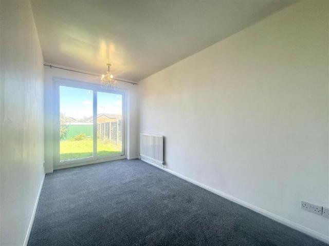 2 bedroom detached bungalow to rent