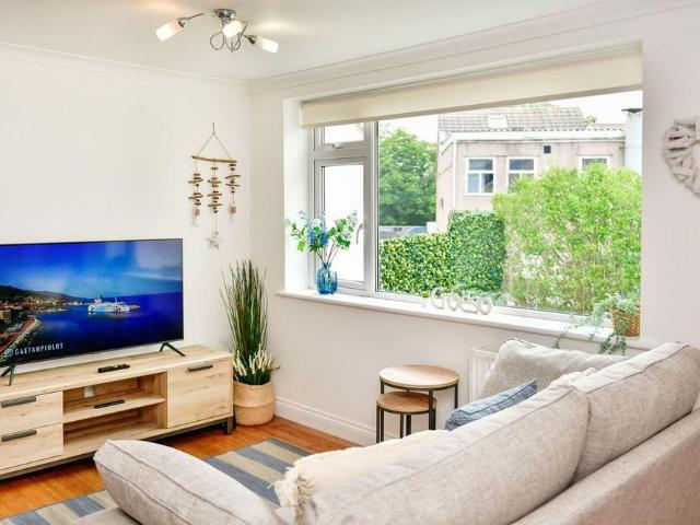2 bedroom detached bungalow to rent