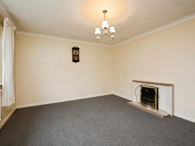 2 bedroom detached bungalow to rent