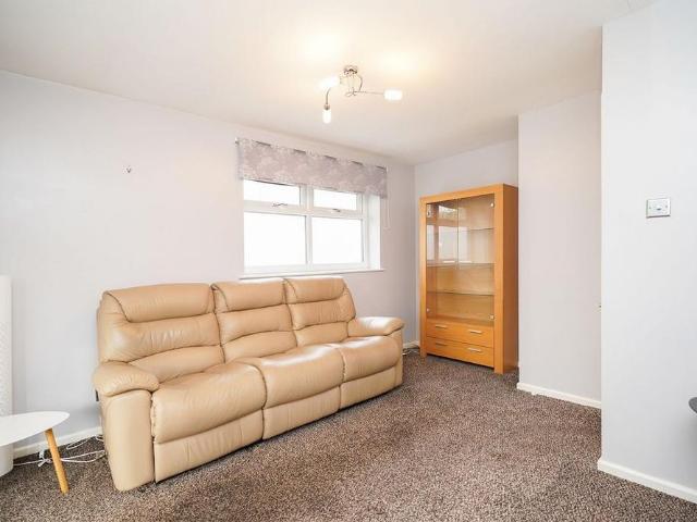 2 bedroom detached bungalow to rent