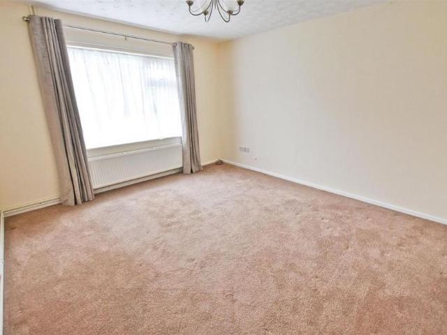 2 bedroom detached bungalow to rent