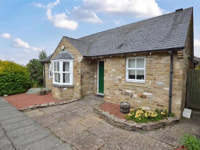 2 bedroom detached bungalow to rent