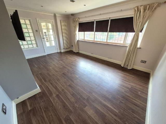 2 bedroom detached bungalow to rent