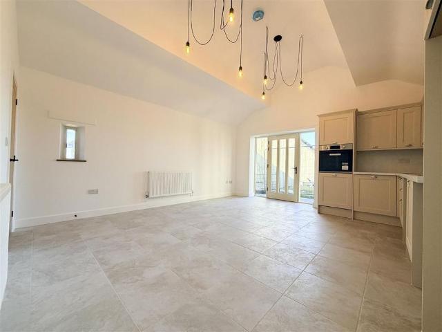 2 bedroom detached bungalow to rent
