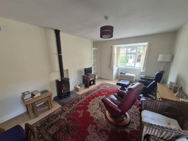 2 bedroom detached bungalow to rent