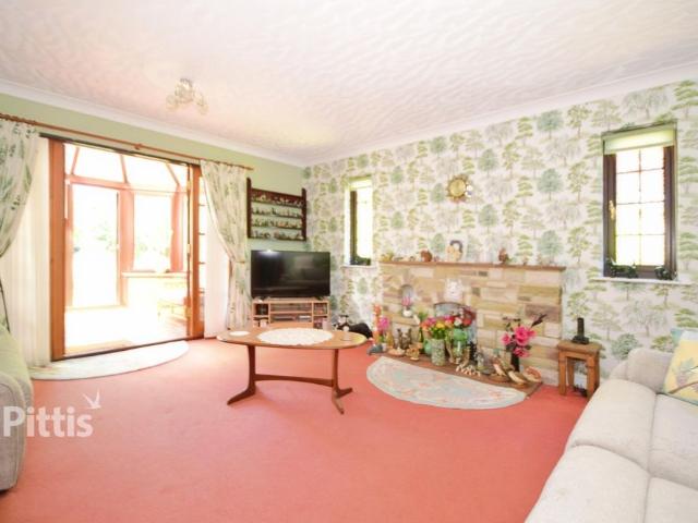 2 bedroom detached bungalow to rent