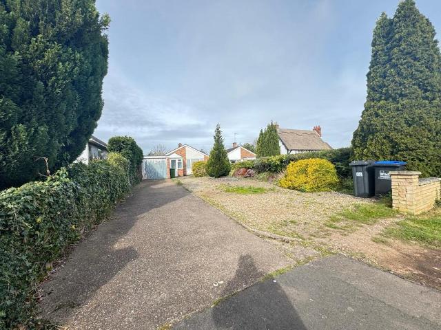 2 bedroom detached bungalow to rent