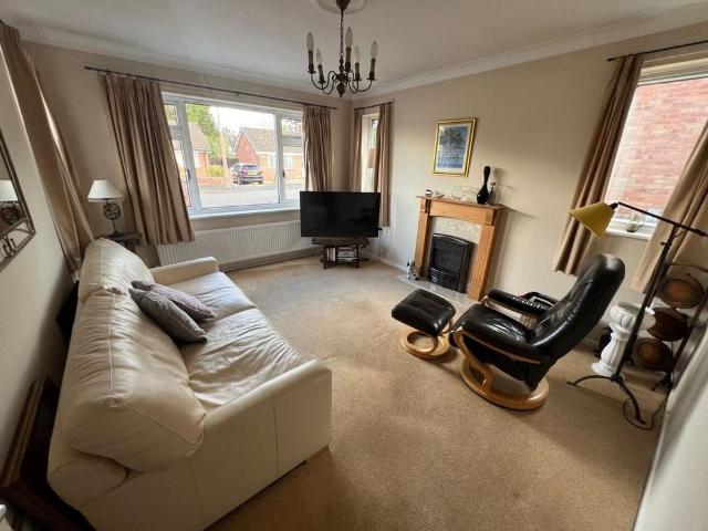 2 bedroom detached bungalow to rent