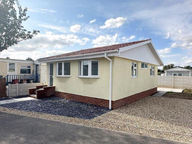 2 bedroom detached bungalow to rent