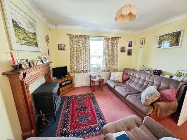 2 bedroom detached bungalow to rent
