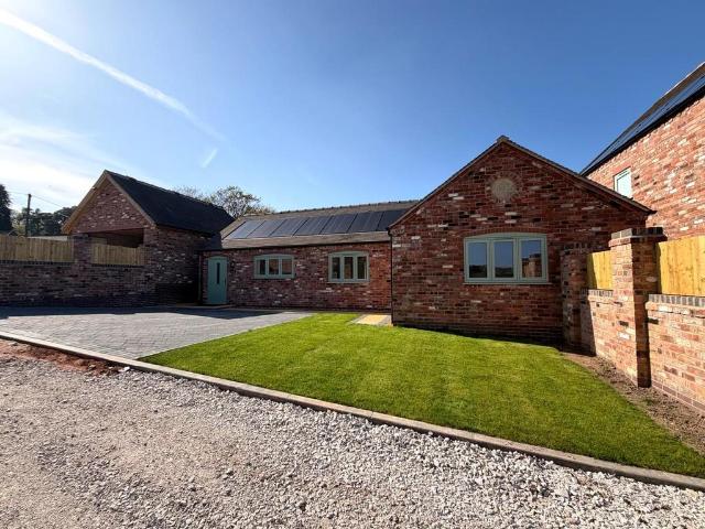 2 bedroom detached bungalow to rent