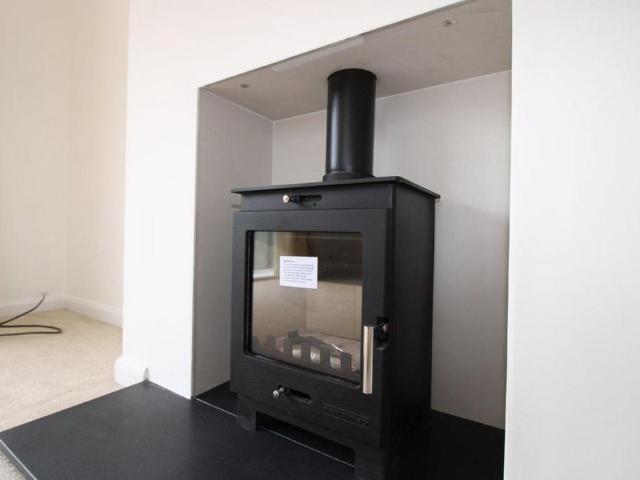 2 bedroom detached bungalow to rent