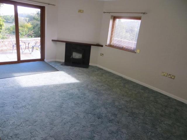 2 bedroom detached bungalow to rent