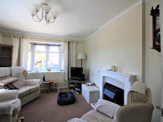 2 bedroom detached bungalow to rent