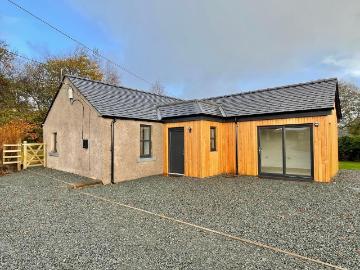 2 bedroom detached bungalow to rent