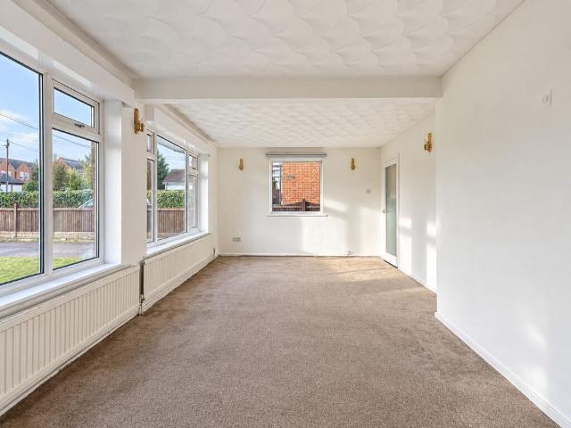 2 bedroom detached bungalow to rent