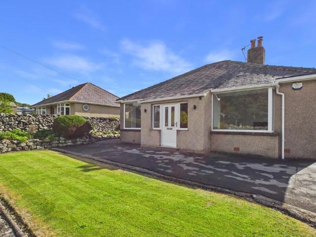 2 bedroom detached bungalow to rent