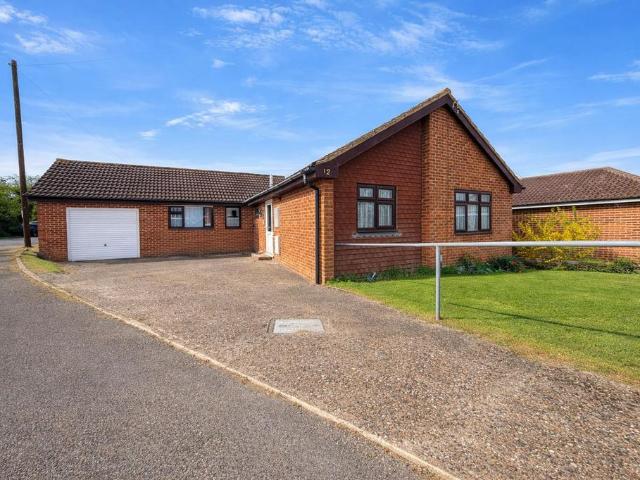 2 bedroom detached bungalow to rent