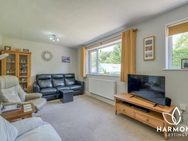 2 bedroom detached bungalow to rent