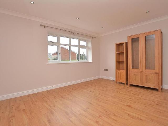 2 bedroom detached bungalow to rent