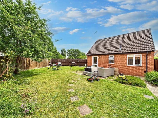 2 bedroom detached bungalow to rent