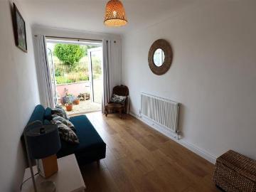 2 bedroom detached bungalow to rent