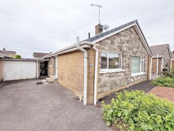 2 bedroom detached bungalow to rent