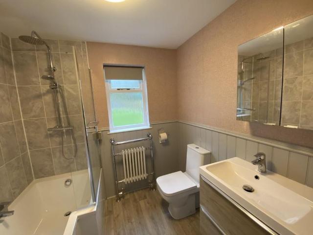 2 bedroom detached bungalow to rent