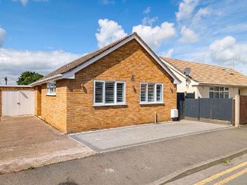 2 bedroom detached bungalow to rent