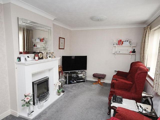 2 bedroom detached bungalow to rent