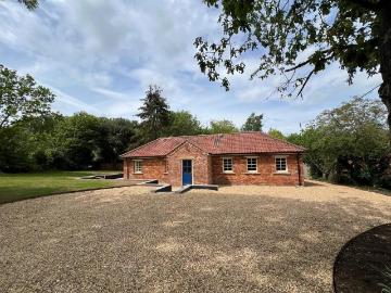 2 bedroom detached bungalow to rent