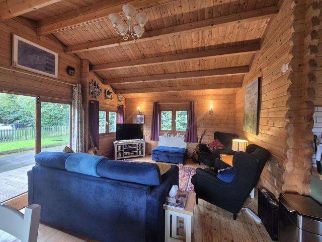 2 bedroom detached bungalow to rent