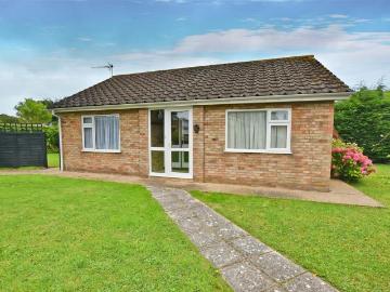 2 bedroom detached bungalow to rent
