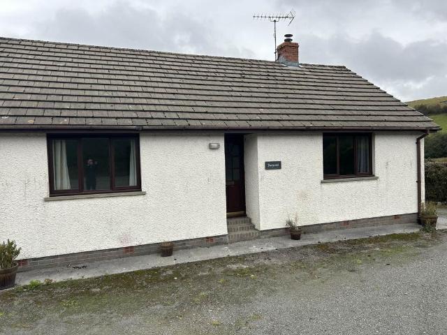 2 bedroom detached bungalow to rent