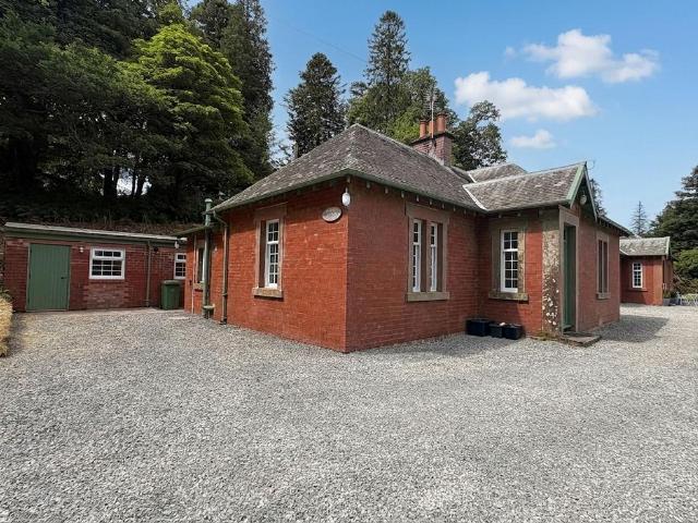 2 bedroom detached bungalow to rent