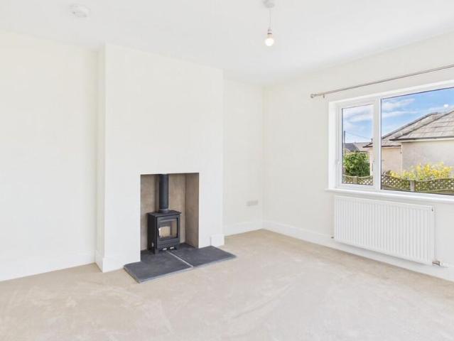 2 bedroom detached bungalow to rent