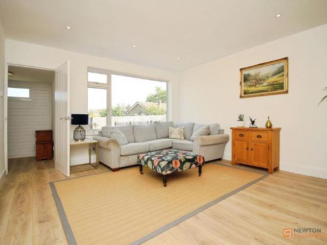 2 bedroom detached bungalow to rent