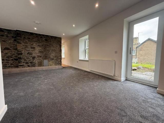 2 bedroom detached bungalow to rent