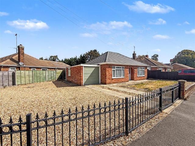2 bedroom detached bungalow to rent