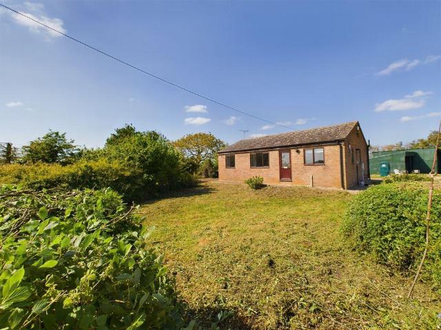 2 bedroom detached bungalow to rent