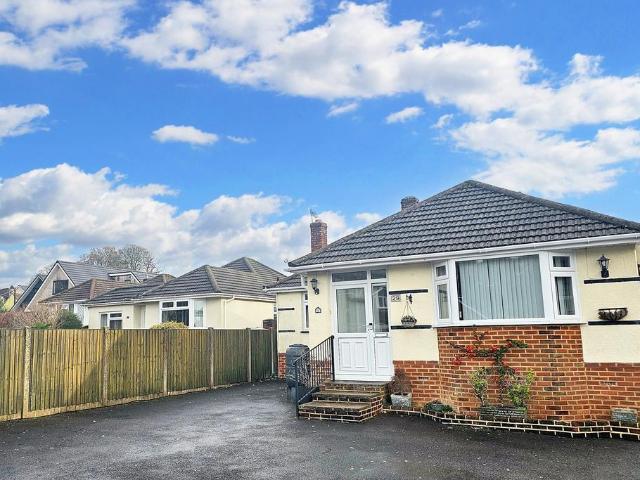 2 bedroom detached bungalow to rent
