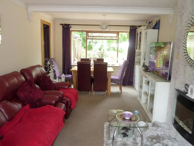 2 bedroom detached bungalow to rent