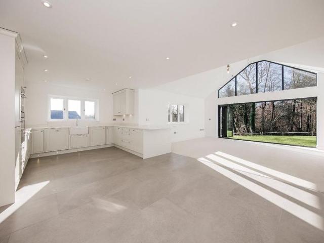 2 bedroom detached bungalow to rent