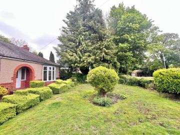 2 bedroom detached bungalow to rent