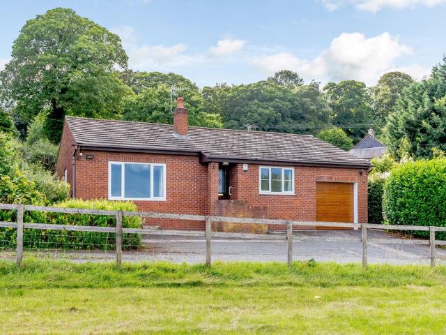 2 bedroom detached bungalow to rent