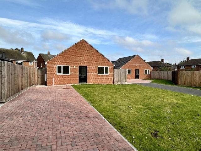 2 bedroom detached bungalow to rent